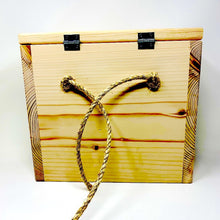 Load image into Gallery viewer, Nice BIG Hay Manger
